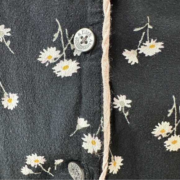 Abercrombie & Fitch Black Floral Button Down Blouse with Pockets, Size M - Picture 5 of 8